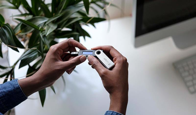 کیف پول لجر نانو پلاس Ledger Nano s plus