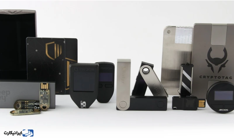 کیف پول سخت افزاری باتری دار بخریم یا بدون باتری