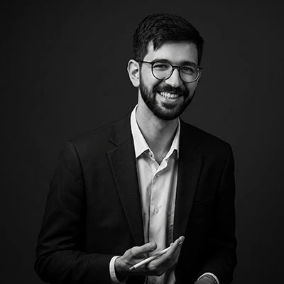 آریا حسینی